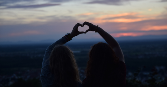 Oz Experience vs Contiki: Which Is the Smarter Way to See Australia?